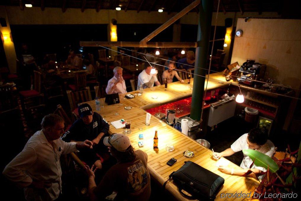 Clandestino Beach Resort Parrita Restaurang bild