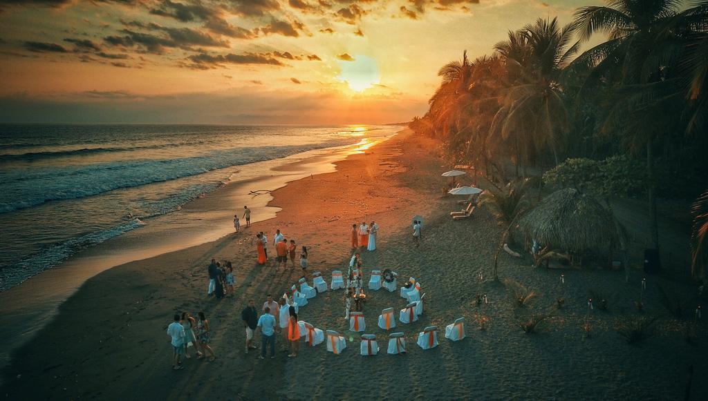 Clandestino Beach Resort Parrita Exteriör bild