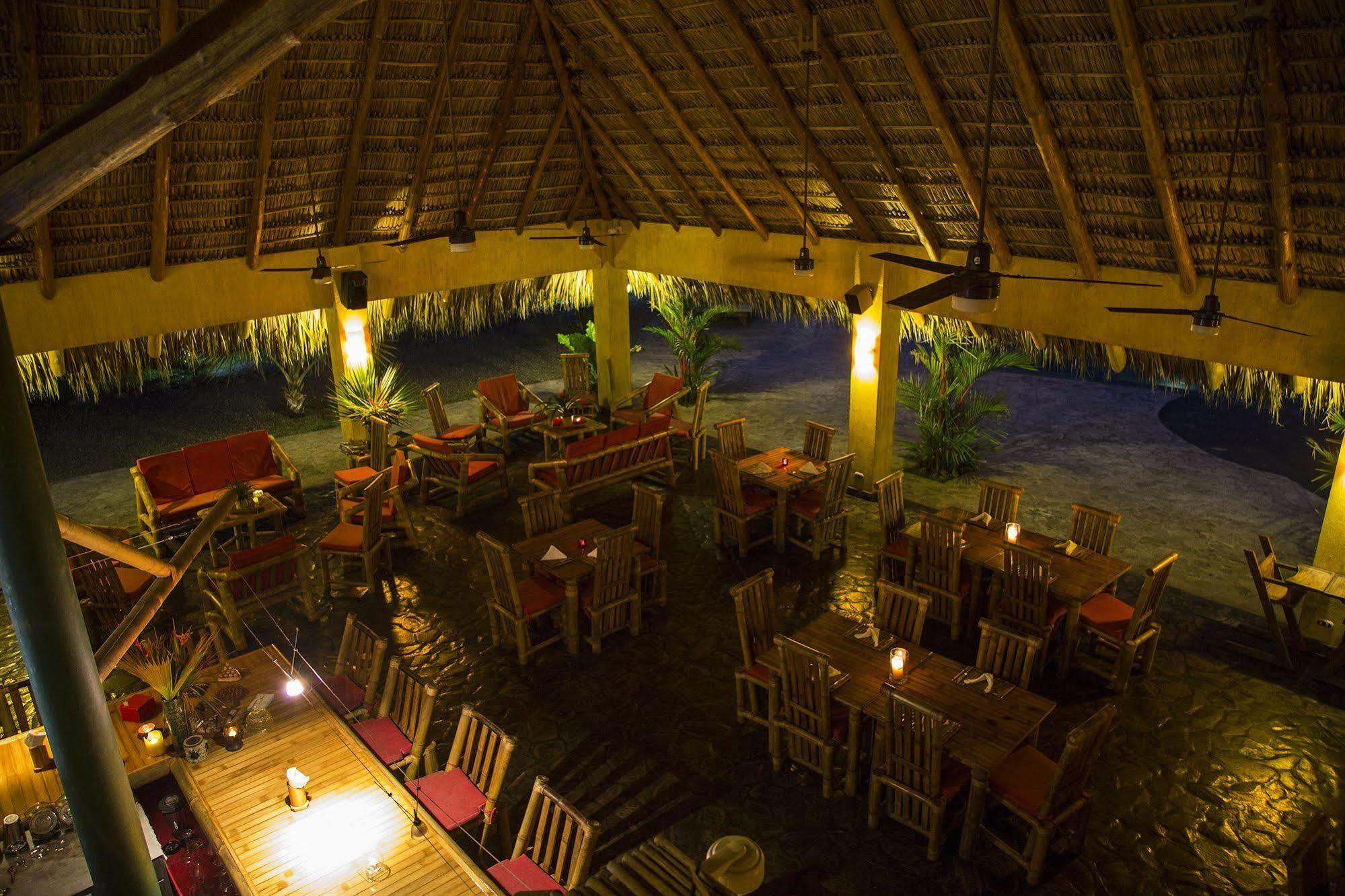 Clandestino Beach Resort Parrita Exteriör bild