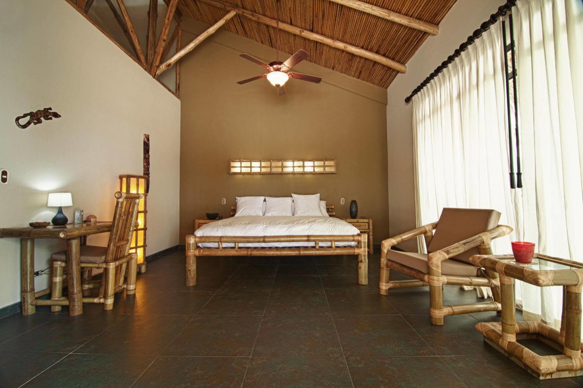 Clandestino Beach Resort Parrita Exteriör bild