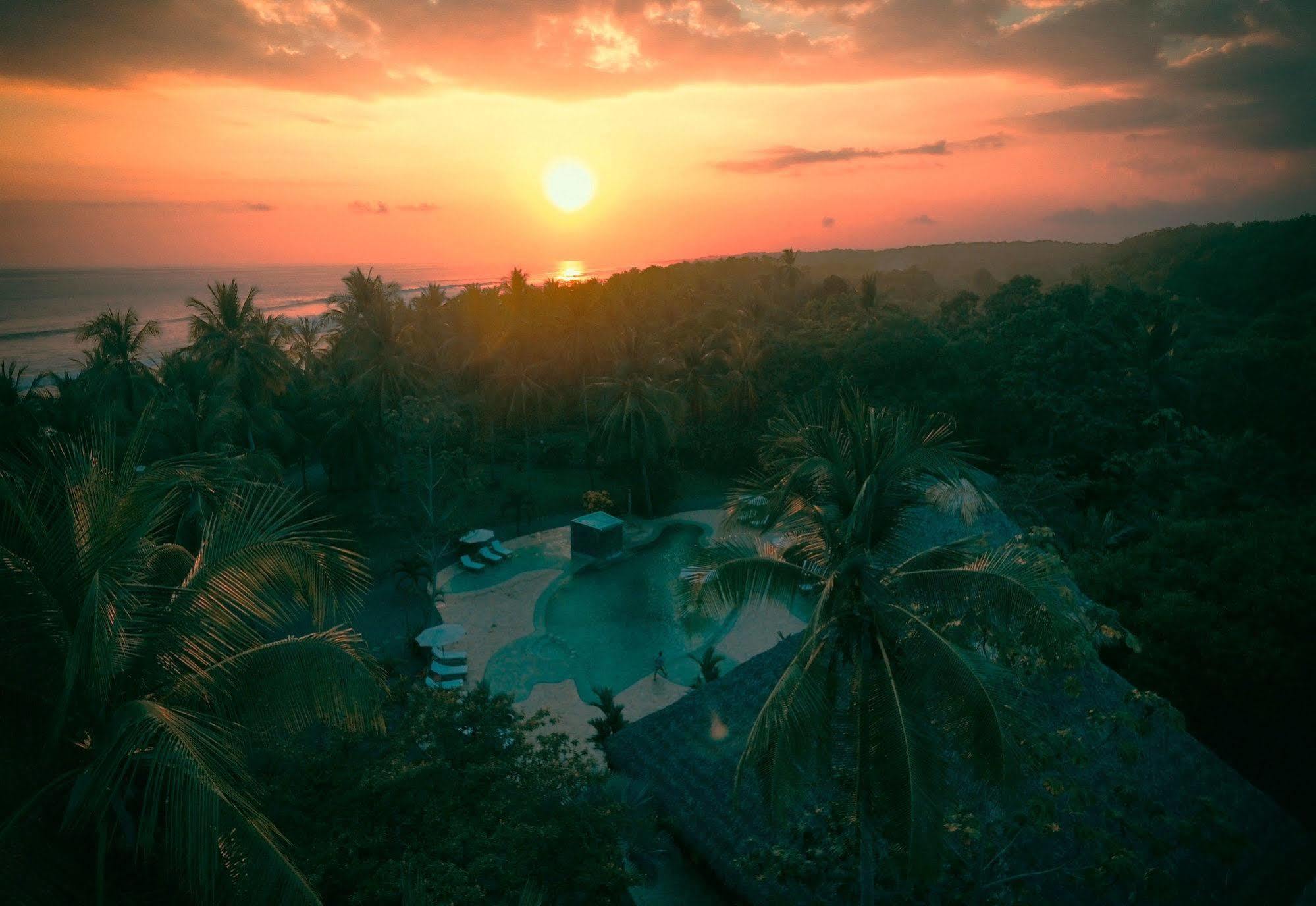 Clandestino Beach Resort Parrita Exteriör bild