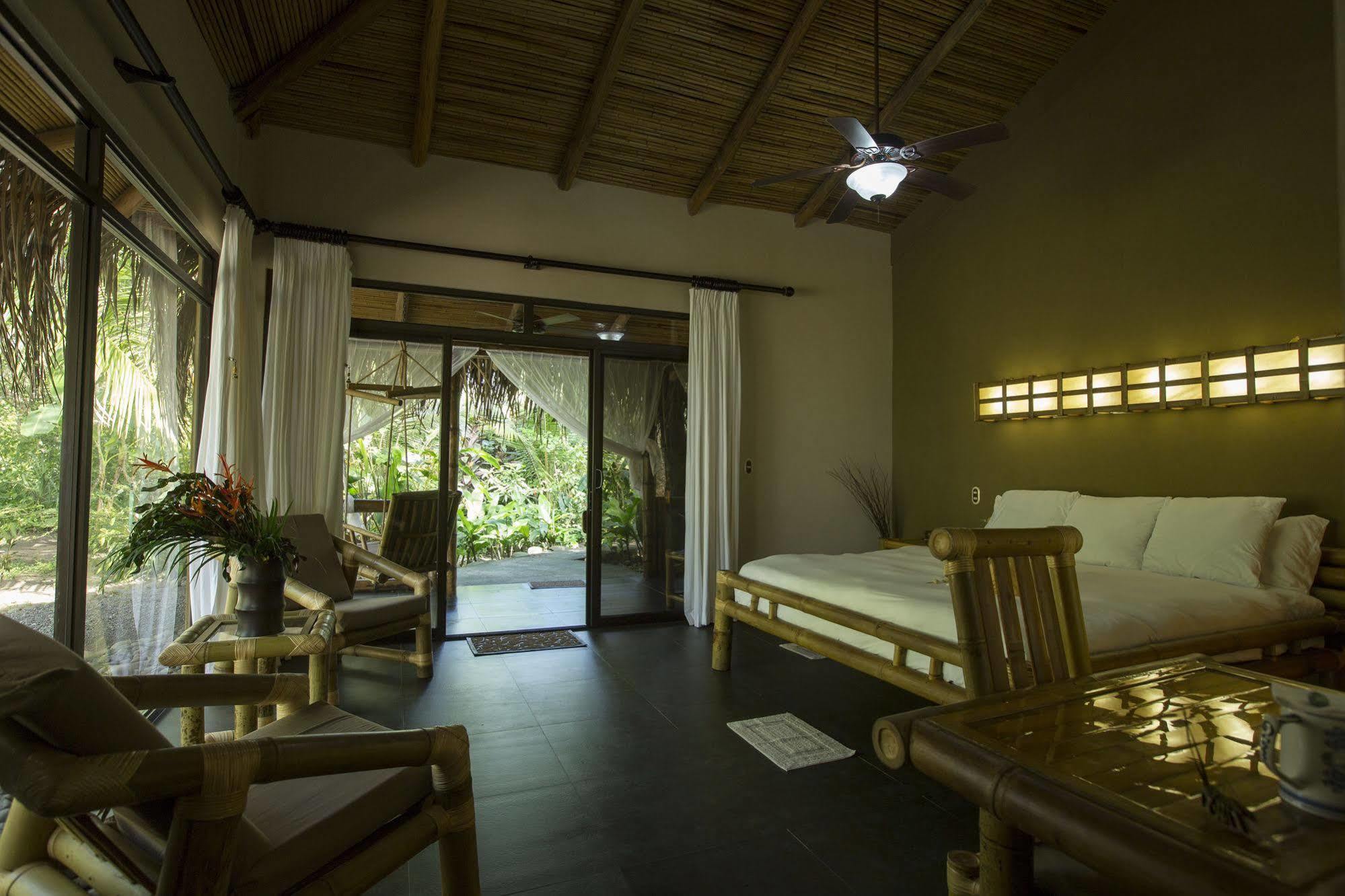 Clandestino Beach Resort Parrita Exteriör bild