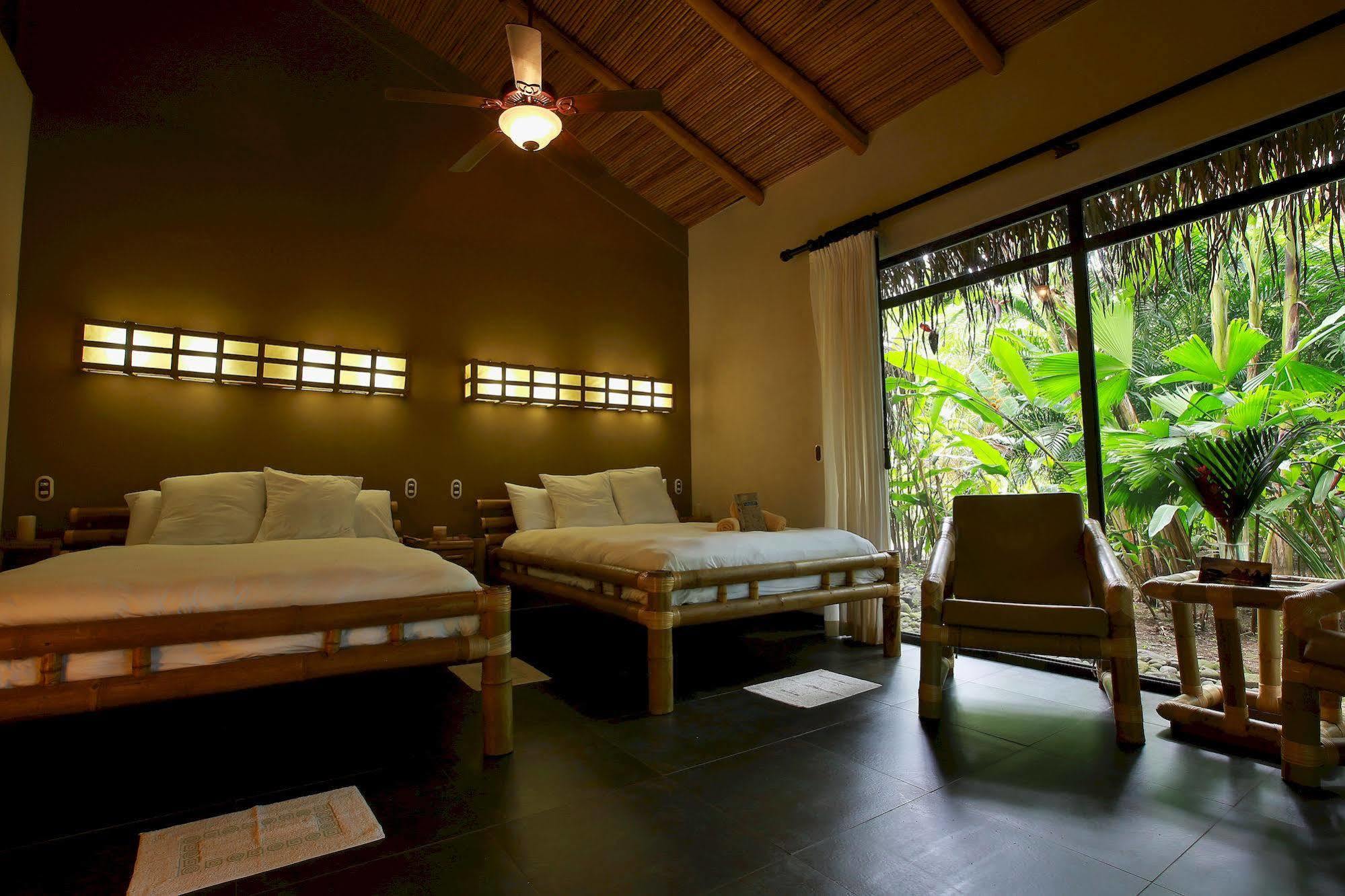 Clandestino Beach Resort Parrita Exteriör bild
