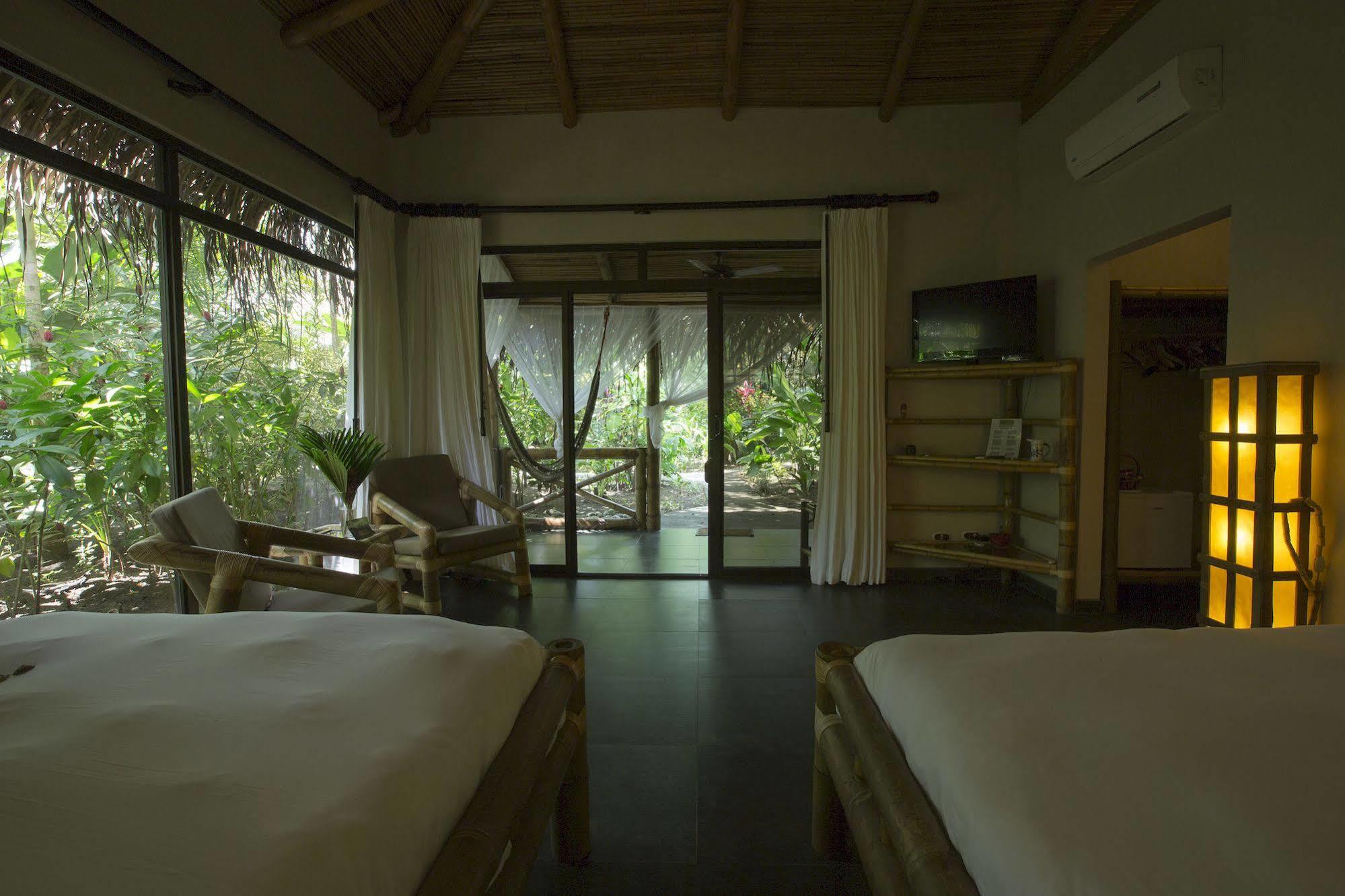 Clandestino Beach Resort Parrita Exteriör bild