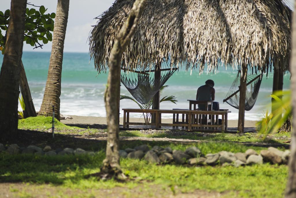 Clandestino Beach Resort Quepos Exteriör bild