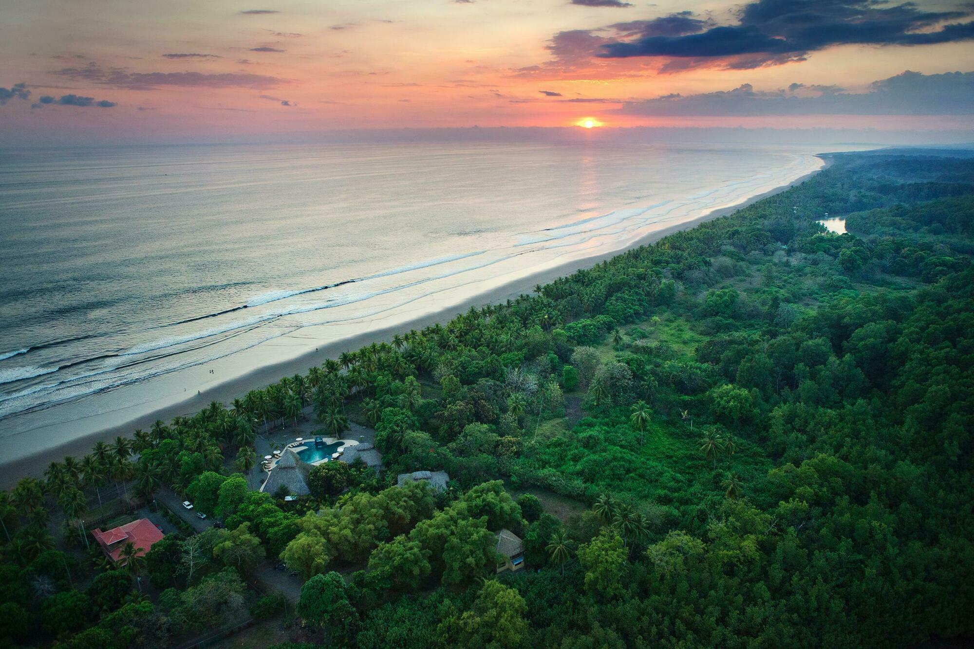Clandestino Beach Resort Parrita Exteriör bild